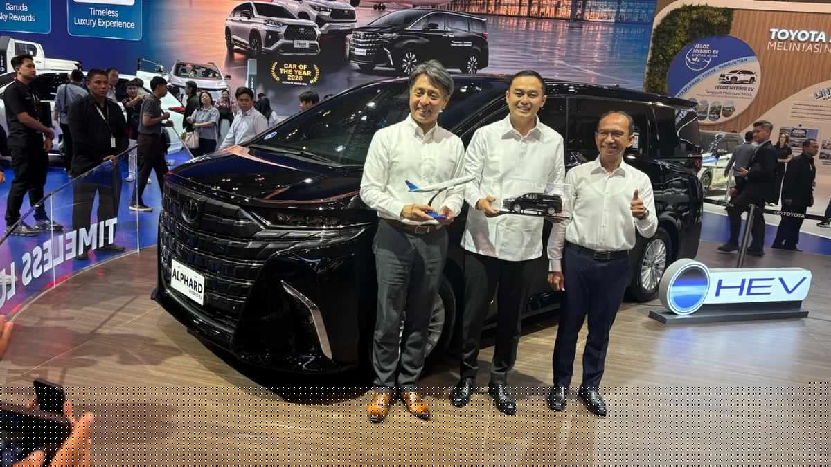 Toyota Gandeng Garuda Indonesia, Alphard Hybrid EV Jadi Mobil Antar-Jemput Bandara