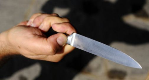 Tre donne ferite a colpi di coltello in città: arrestato l'aggressore