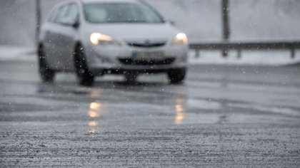 Verkehr: Mehrere Unfälle auf glatten Straßen