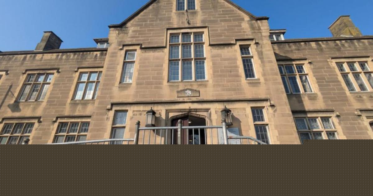 Vandal caused £900 by kicking car in five minute drunken rampage
