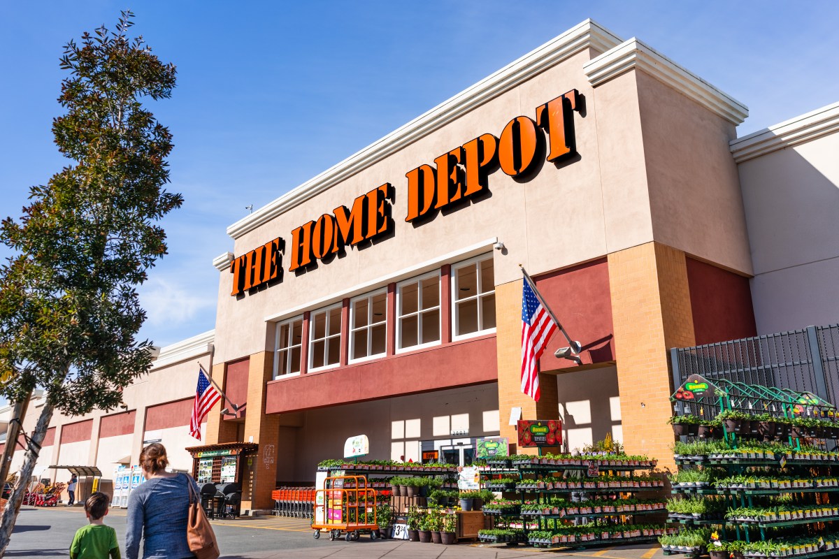 Retiran del mercado más de un millón de escaleras vendidas en Home Depot por riesgo de caídas y lesiones