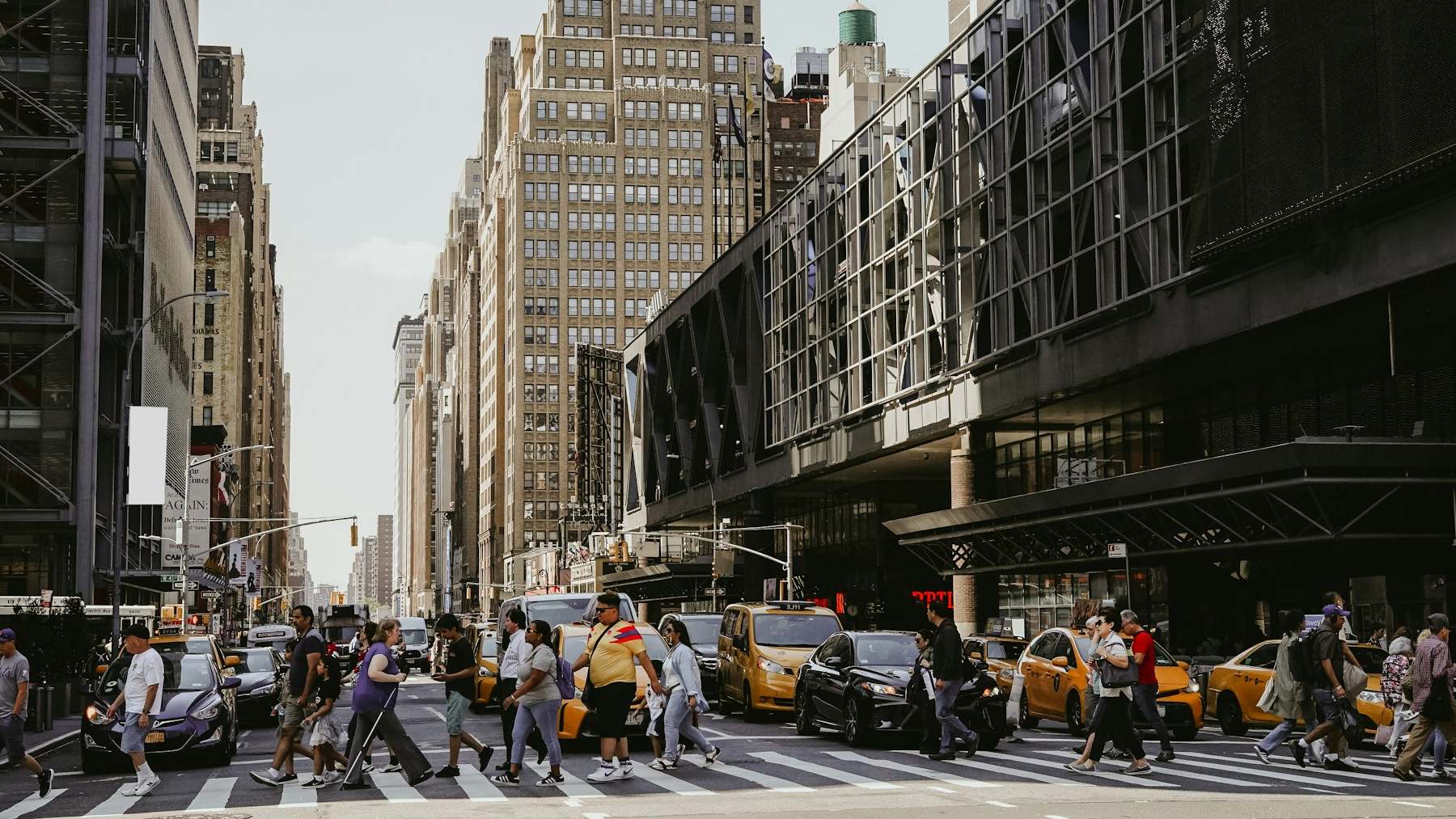 Reapertura gradual y tráfico lento en Nueva York tras el Desfile Dominicano