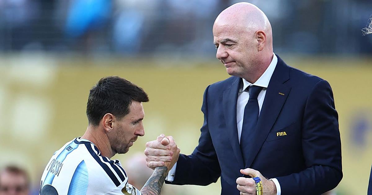 Argentina se desmarca del resto del mundo y sí apoya a Infantino: «El camino es seguir bajo su liderazgo»