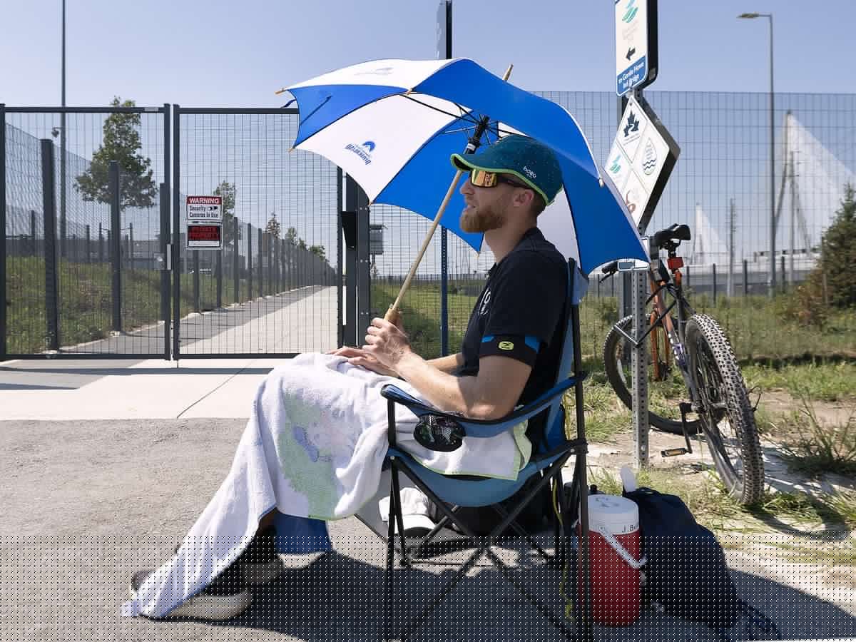 Windsor cyclist camped out at Gordie Howe bridge to be first to cross