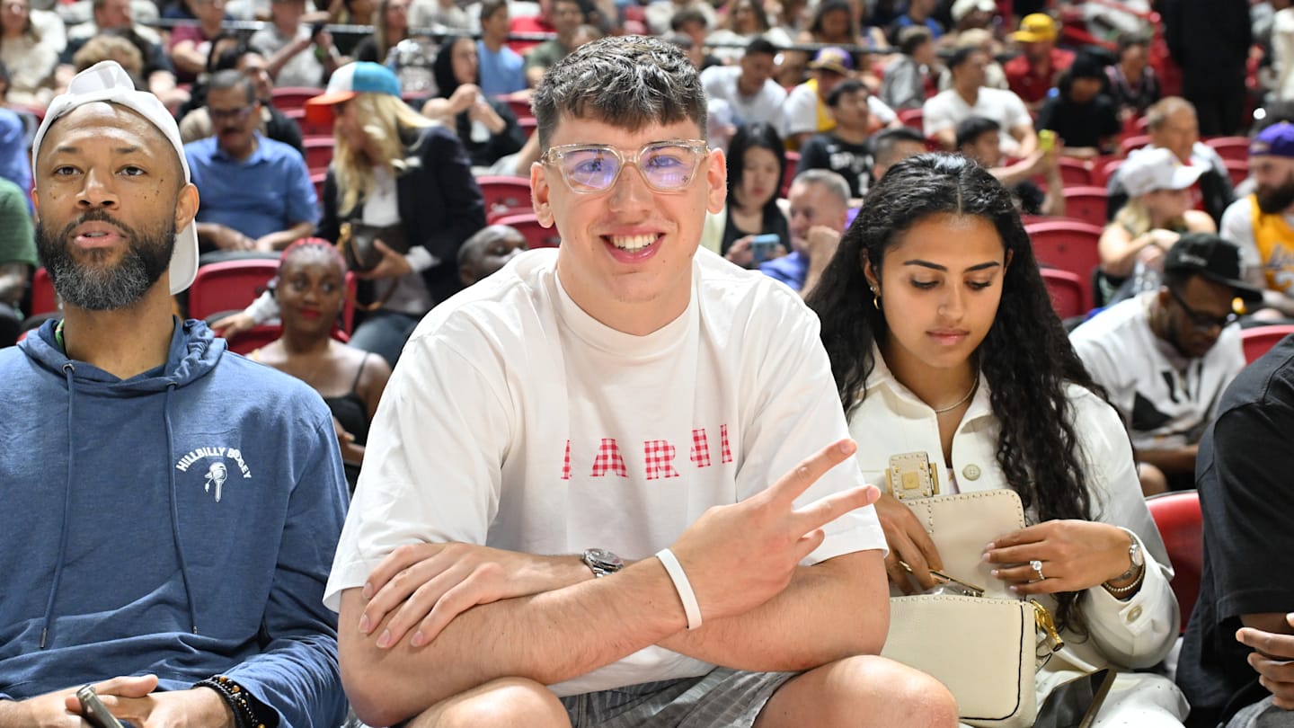 Jake LaRavia already making the Lakers rethink the rotation at camp