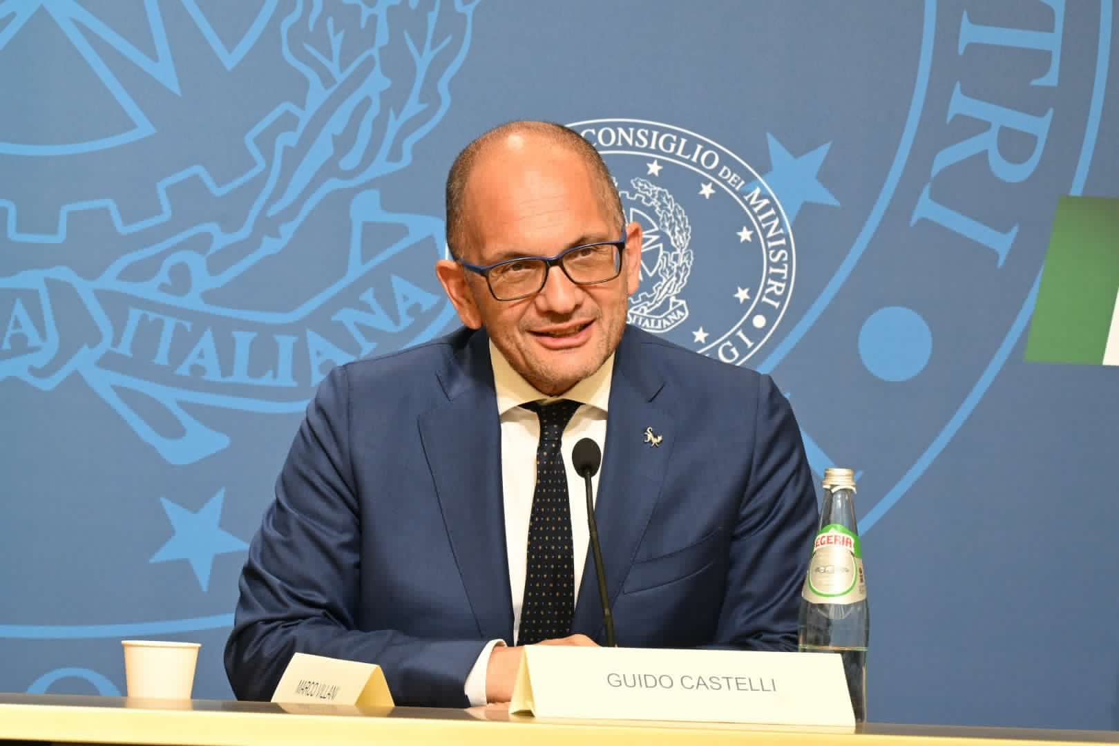 Scuola, in arrivo gli organici in deroga per il cratere sismico. Castelli: «Per la prima volta il provvedimento pronto prima dell’avvio dell’anno scolastico»