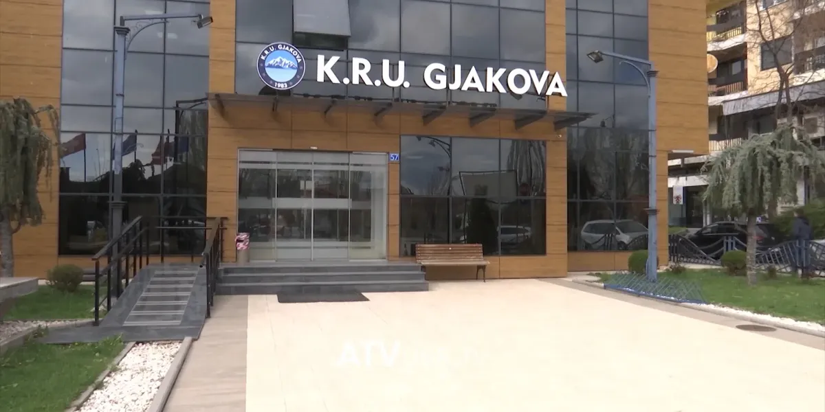 Kryeshefi i KRU "Gjakova" inspekton gjendjen e furnizimit me ujë në Rahovec