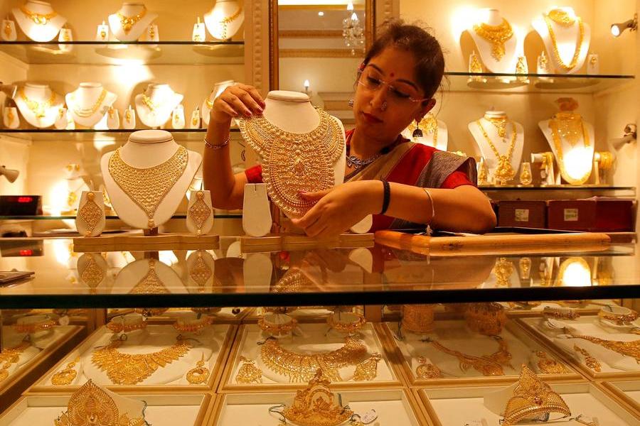 Indian gold, silver extend rally to record highs