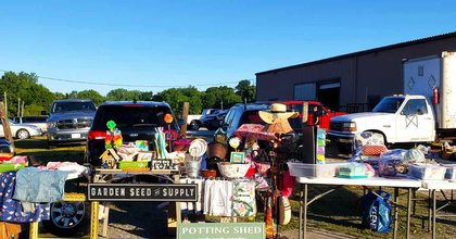 People Drive From All Over Indiana To Score Outrageous Deals At These 10 Enormous Flea Markets