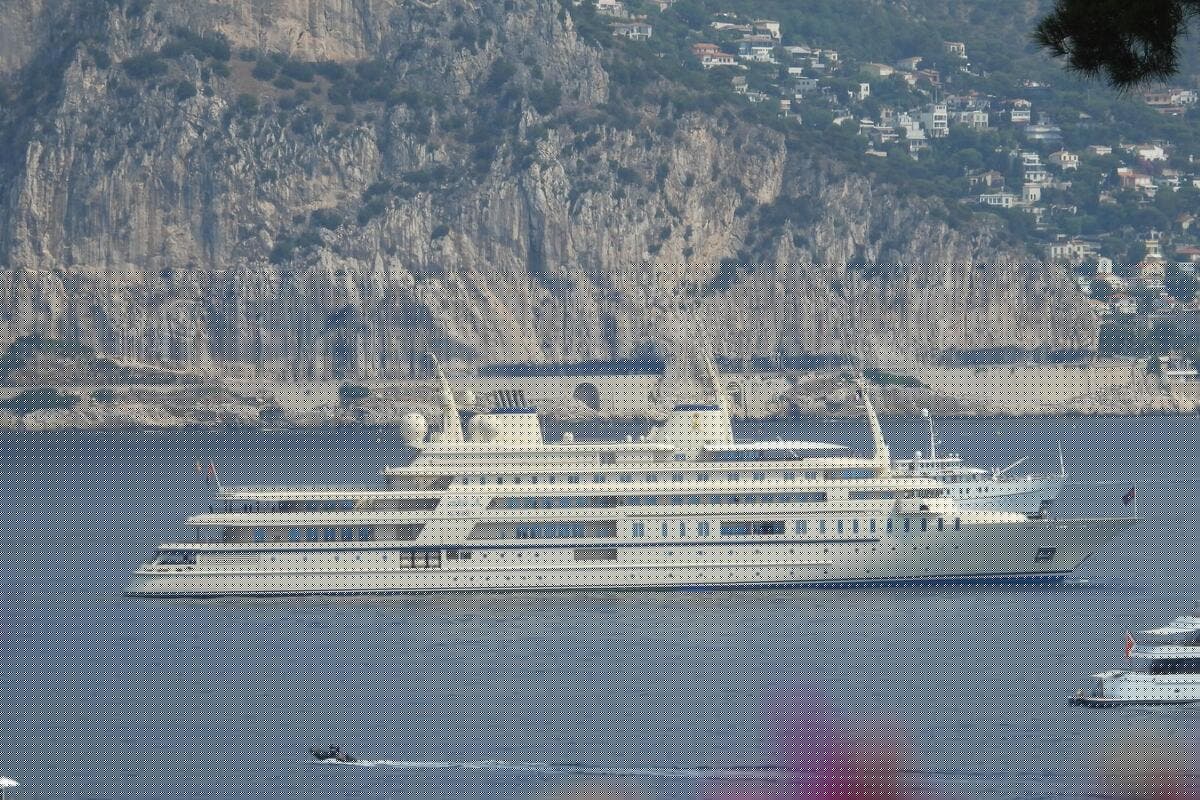 Le « Al Said », l’un des plus grands yachts du monde appartenant à la famille royale d’Oman croise toujours sur la Côte d’Azur