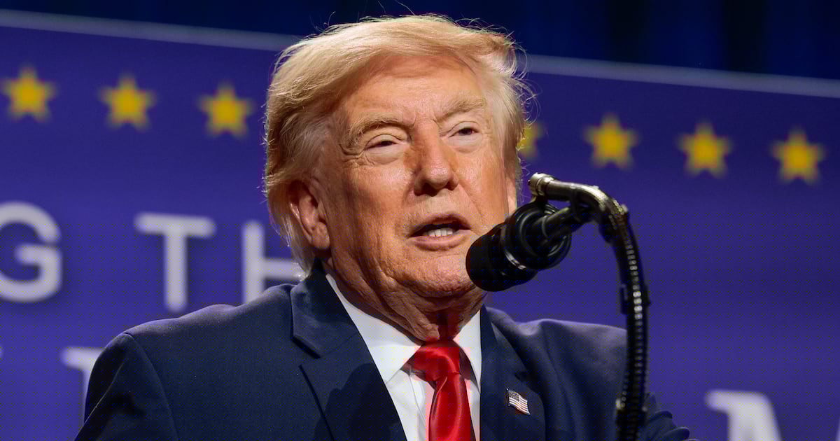 Trump’s Tacky Gold Gift Explodes Into ‘Cartoonish Bribe’ Scandal