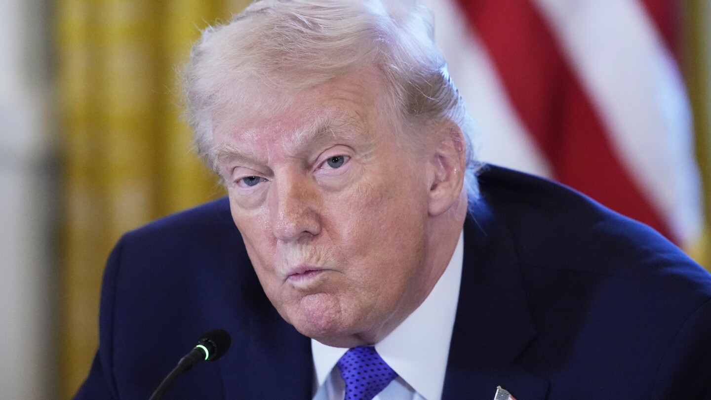 Trump Signs Executive Order Threatening Tariffs On Nations Supplying Oil To Cuba