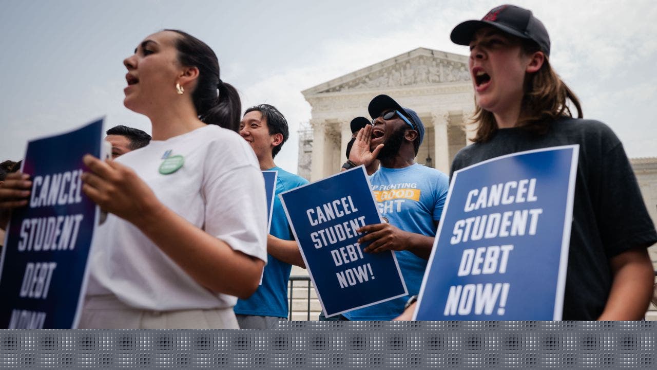 Student loan default rates surge, 1 in 5 borrowers now in default