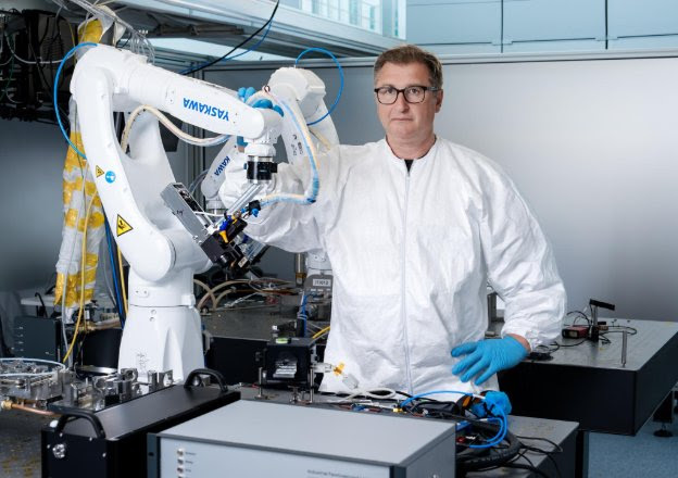 From Cutting Smartphone Glass to “Painting” with Light: 3 Applications of Femtosecond Lasers