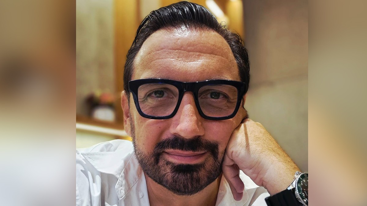 ZEKA MILIONER SMRŠAO VIŠE OD 50 KILOGRAMA Voditelj objavio fotografiju na kojoj ne liči na sebe: "Mesecima sam jeo samo dve namirnice" (Foto)