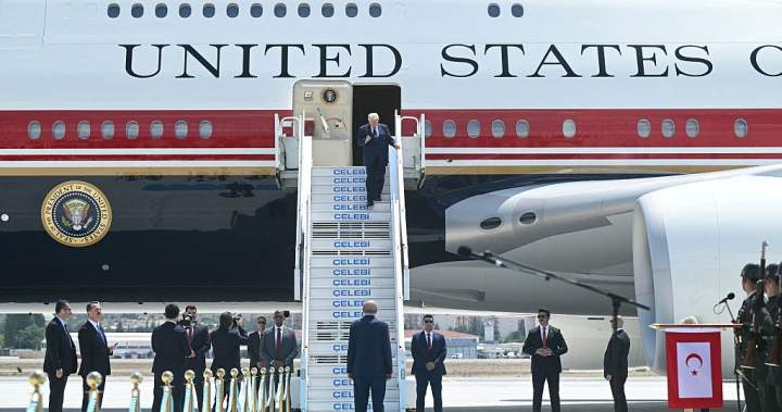 Trump switched planes hidden in a food truck over Iran threat: U.S. report