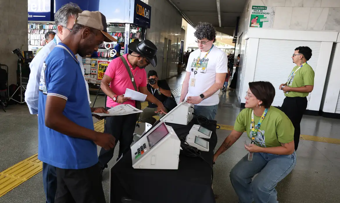 Partidos têm até 15 de agosto para registrar candidaturas; corrida presidencial soma 13 nomes