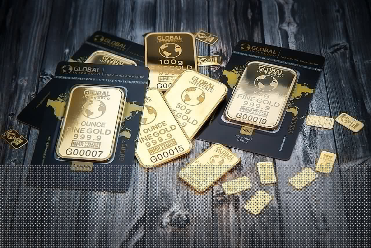 Gold Prices Surge 7% as Dollar Falls, Fed Rate Hike Bets Ease