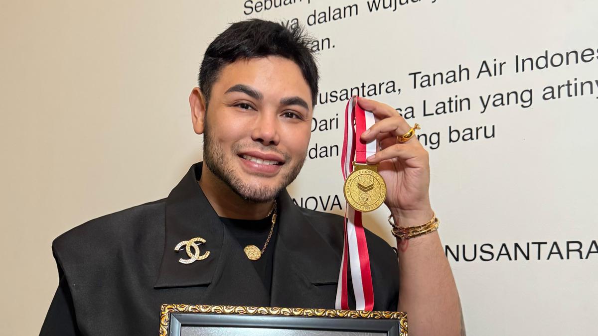 Ivan Gunawan Raih Rekor MURI Lewat Nusanova 2.0 Sekar Jagat, Angkat Corak Batik Madura