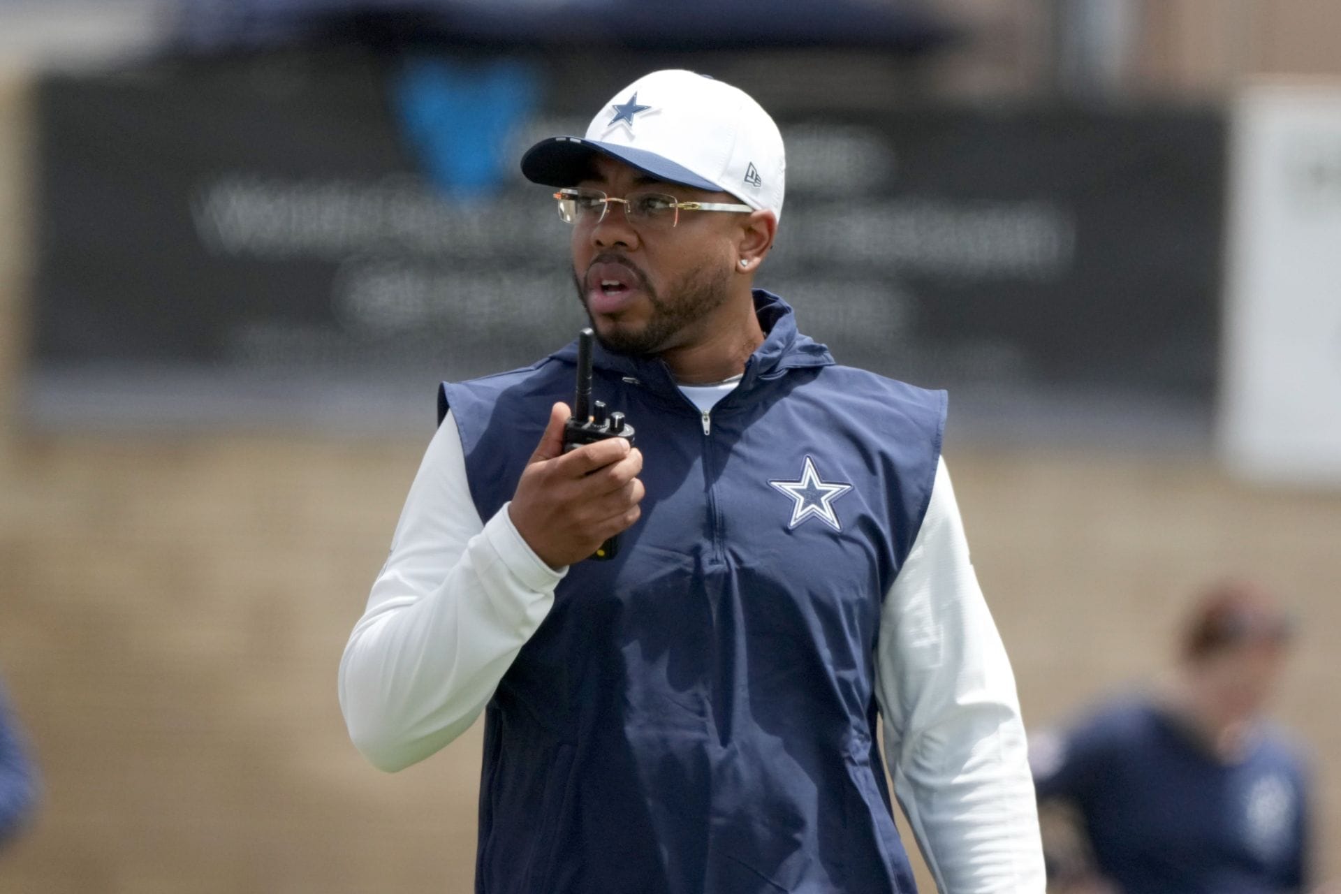 “Too bad he works for Jerry Jones”: NFL fans advise Cowboys DC Christian Parker to “quit whining” over practice-video issue