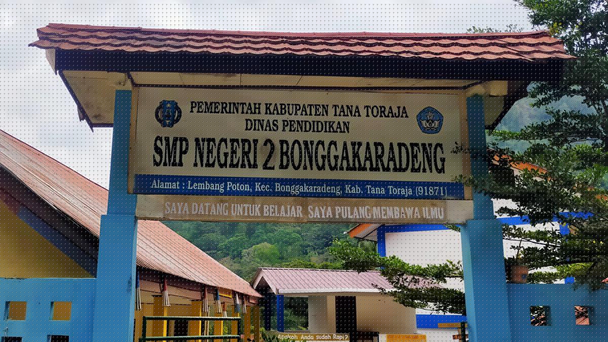 Kepsek SMPN 2 Bonggakaradeng Paksa 7 Siswi Lepas Jilbab Tuai Polemik
