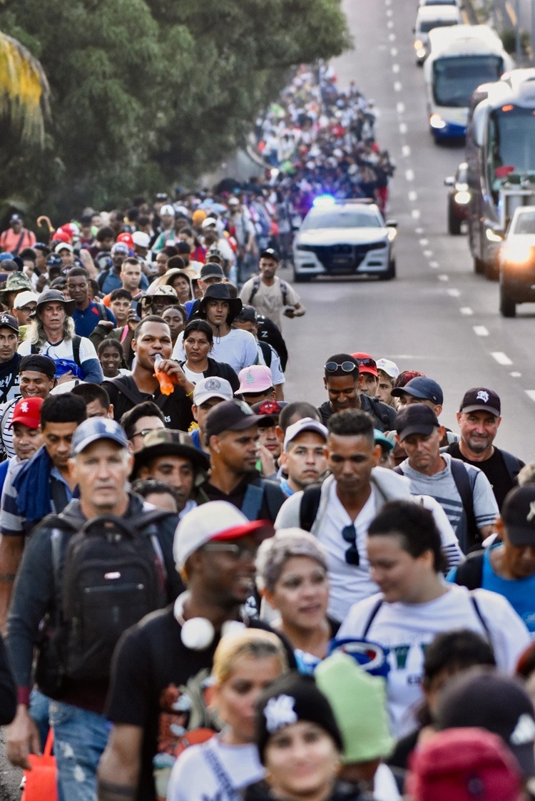Migrants unable to formalize their legal status or receive asylum leave Tapachula heading for CDMX