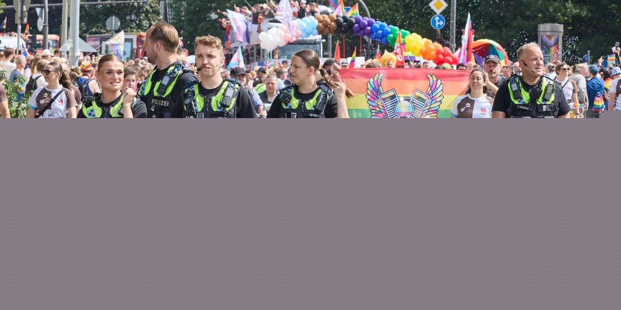 Große CSD-Demo in Hamburg - Umfrage: Mehr Unsicherheit