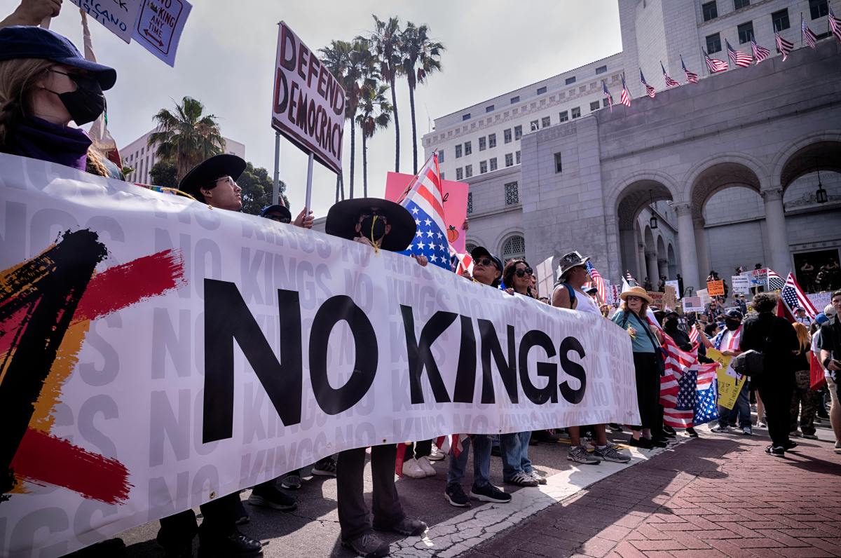 Anuncian jornada de protestas “No Kings” contra Trump el 18 de octubre con más de 2,000 eventos