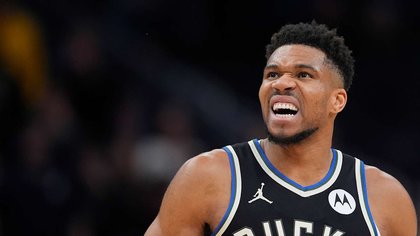Bucks send shockwaves throughout NBA with Giannis trade decision