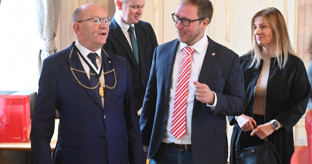Edinburgh invited to form closer ties with Czech city through classical music