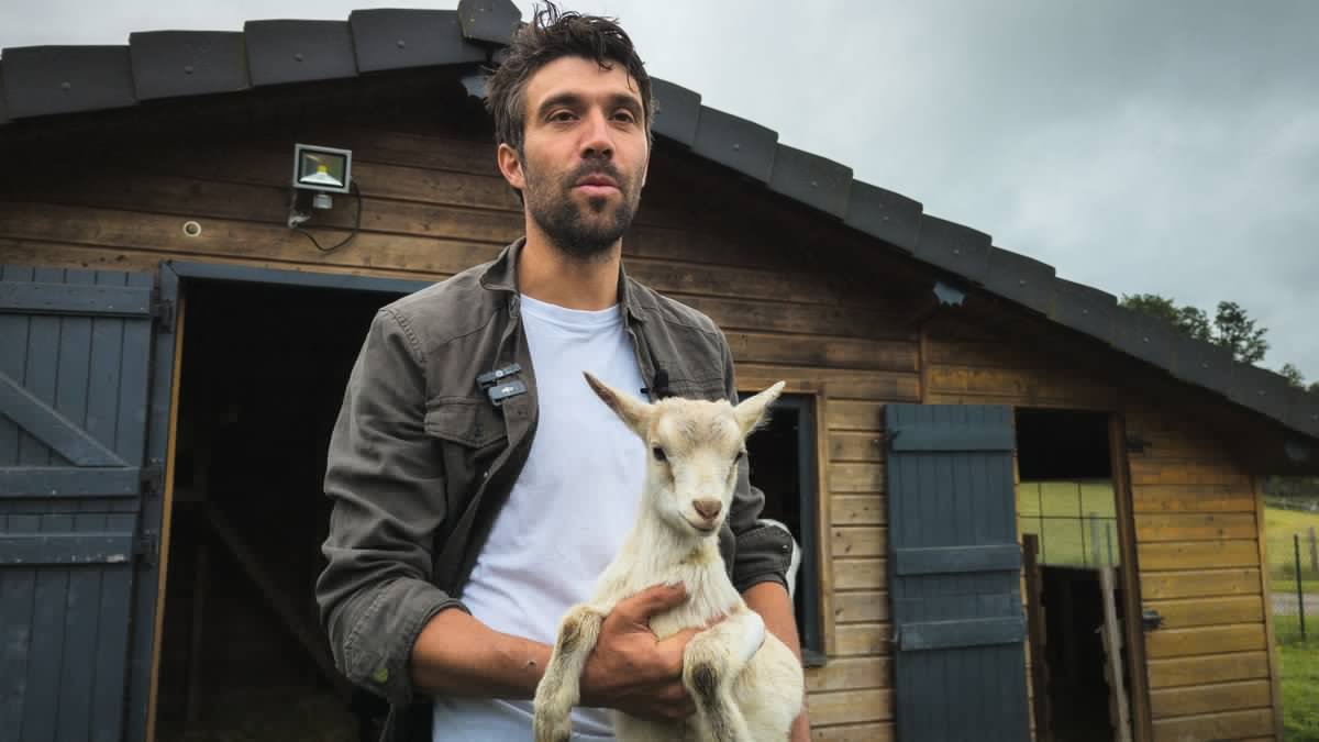 Tour de France 2026 : héros de la Grande Boucle devenu agriculteur, Thibaut Pinot est venu aider les pompiers à lutter contre les incendies