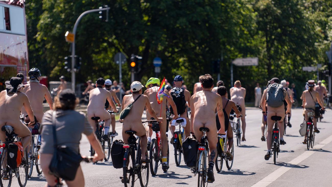 Demonstration: Nackt auf dem Rad durch die Hauptstadt