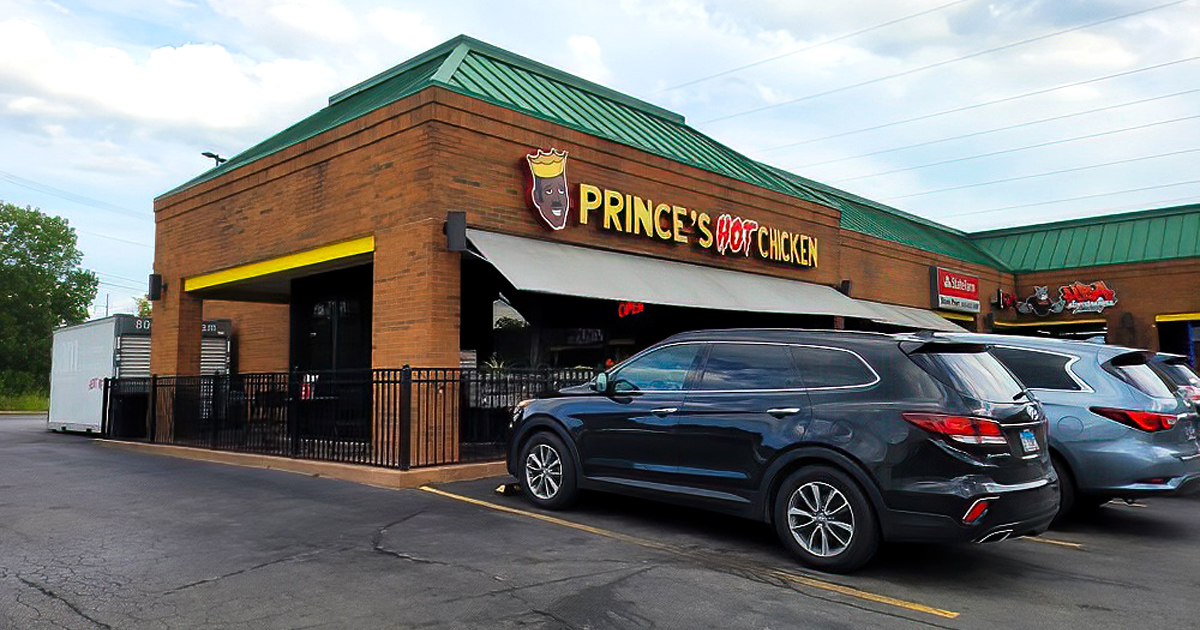 This Iconic Restaurant In Tennessee Serves Up The Best Nashville Hot Chicken You’ll Ever Taste