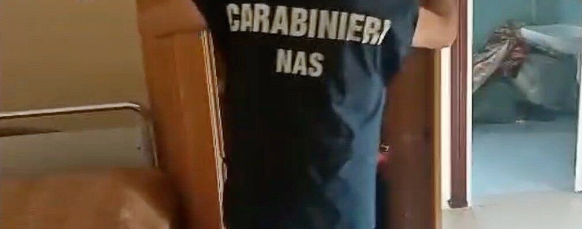 Gravi carenze igieniche e sequestro da 700mila euro: i Nas irrompono al ristorante durante il pranzo e fanno evacuare la sala