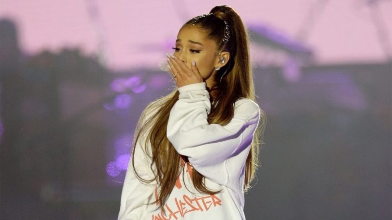 Ariana Grande tërhiqet nga skena publike/ Anulon rolin në muzikalin e Londrës