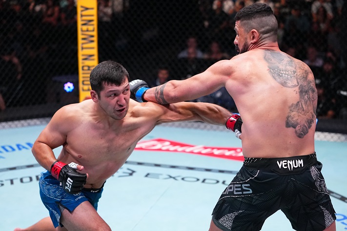 UFC Vegas 120: Diyar Nurgozhay Demolishes Bruno Lopes