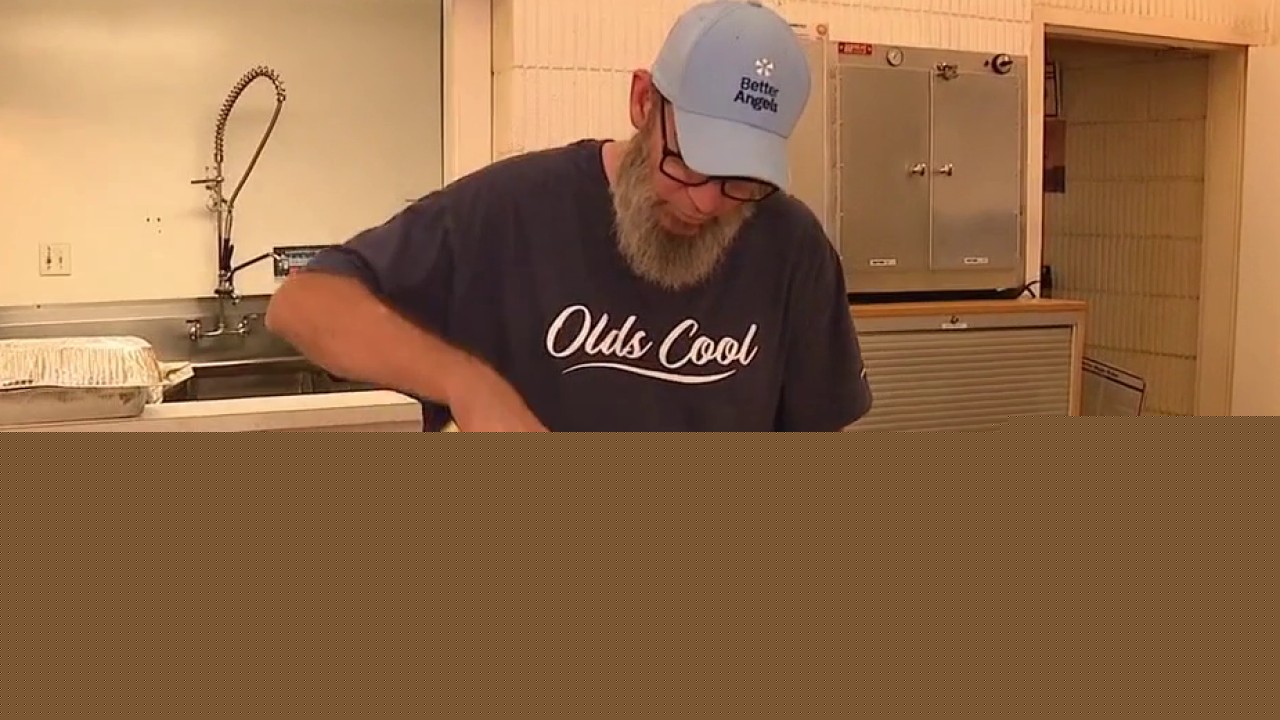TikTok-famous chef cooks for unhoused Angelenos