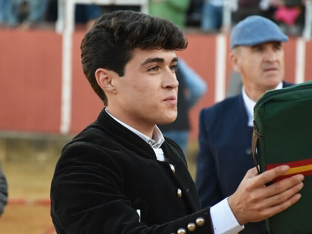 Robleño, Jarocho y Oliva se reparten seis orejas y tres rabos en Ayllón
