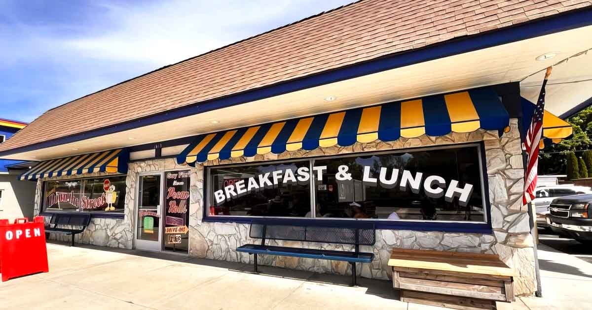 This Iconic Diner In Idaho Serves Up The Best Chicken And Waffles You’ll Ever Taste