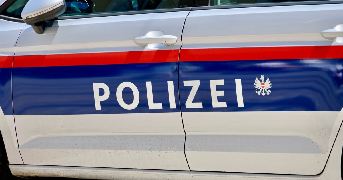 Verletzter Beamter - Straßenbahn prallte gegen Polizeiauto in Graz