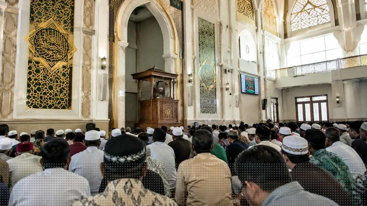 7 Ide Khutbah Jumat Terbaru yang Relevan dengan Kehidupan Sehari-Hari, Kesehatan Mental hingga Bahaya Judol