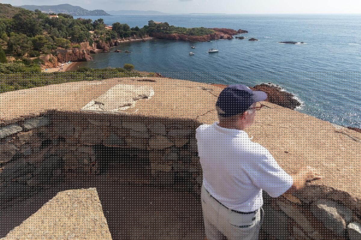 Vous les avez déjà vus à Saint-Raphaël sans savoir à quoi ils servaient : quels sont ces morceaux de béton qui racontent la guerre ?