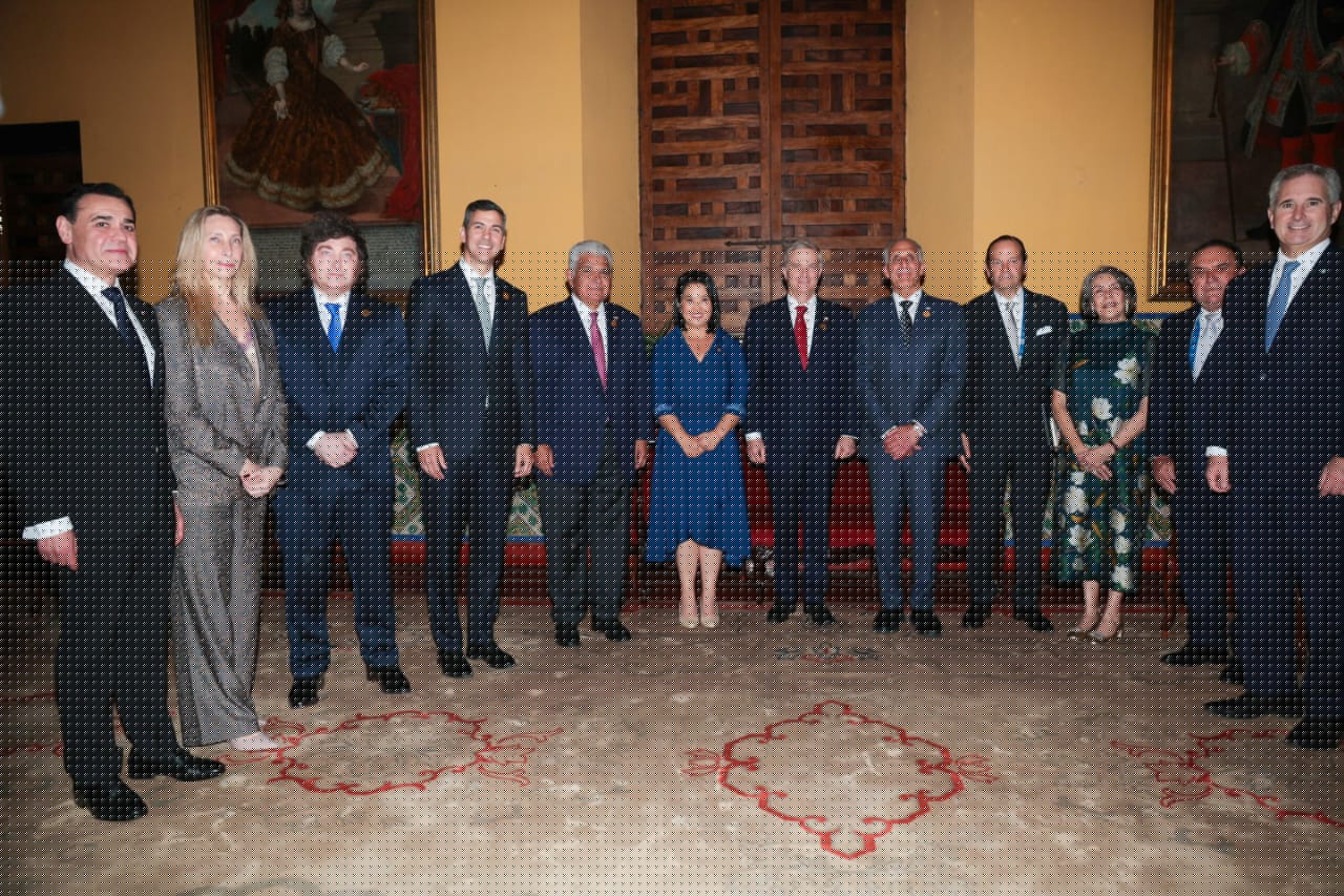 Presidente Mulino sostiene encuentro con sus homólogos que asisten a toma de posesión de la nueva gobernante peruana