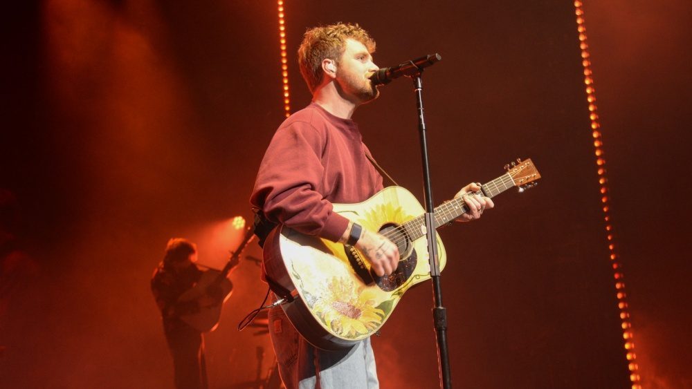 Alex Warren sets August 28 release for sophomore album “WILDCHILD”