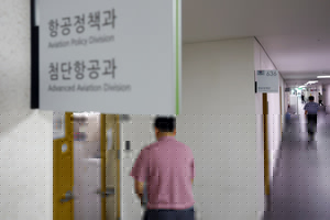 Police raid Transport Ministry, Korea Airports Corp. over Jeju Air crash