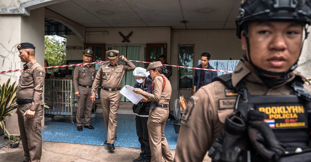 Tailândia suspende emissão de licenças para posse de armas após massacre em escola