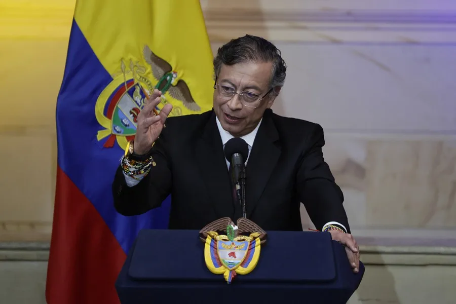 Petro Warns of Nationwide Strike if De la Espriella Reverses Reforms