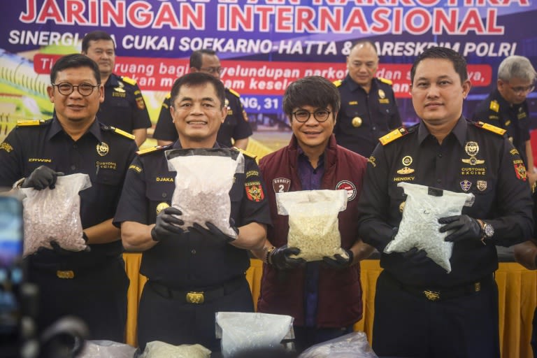 Drugged Malaysian pilot risks death penalty for smuggling in Indonesia