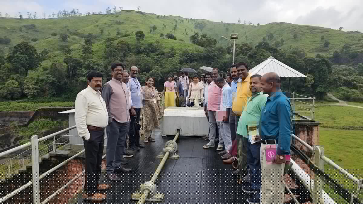 Sub-Committee members inspect Mullaperiyar dam