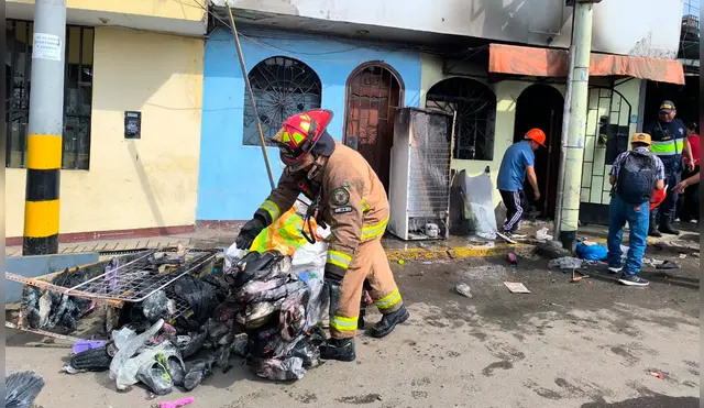 Comerciante pierde su mercadería tras voraz incendio en puesto de ventas en Trujillo